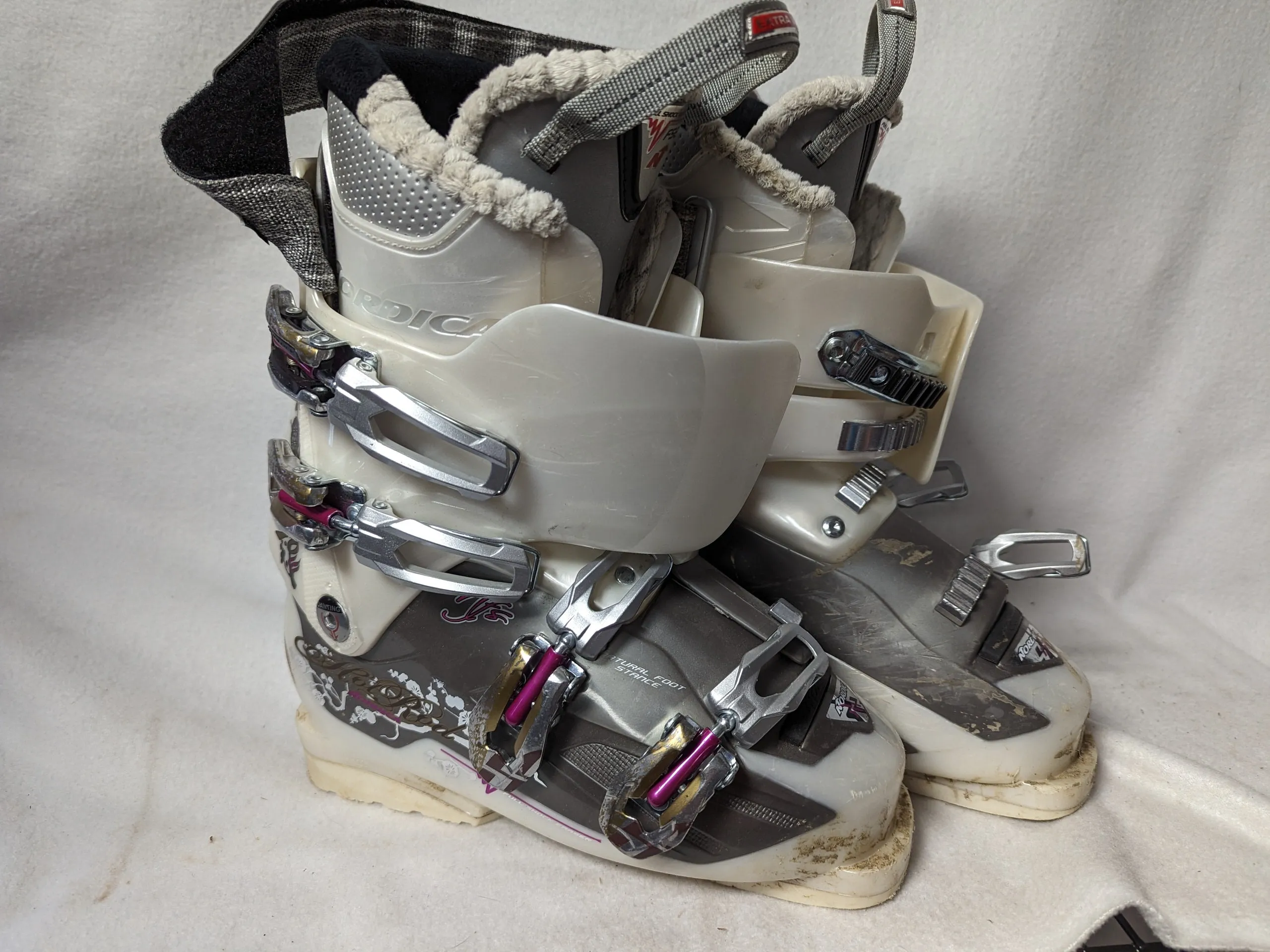 Nordica Hot Rod Women's Ski Boots Size 24.5 Color White Condition Used